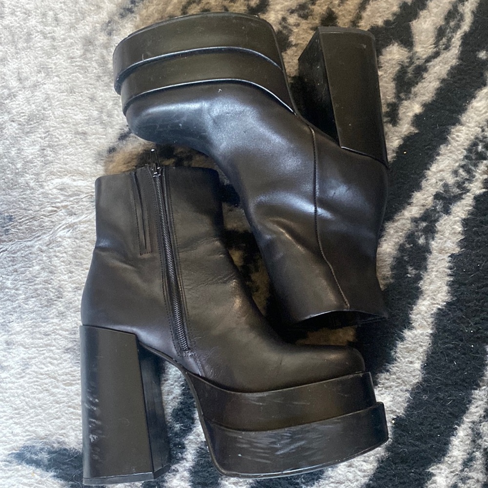 Steve Madden Cobra Platform Boot